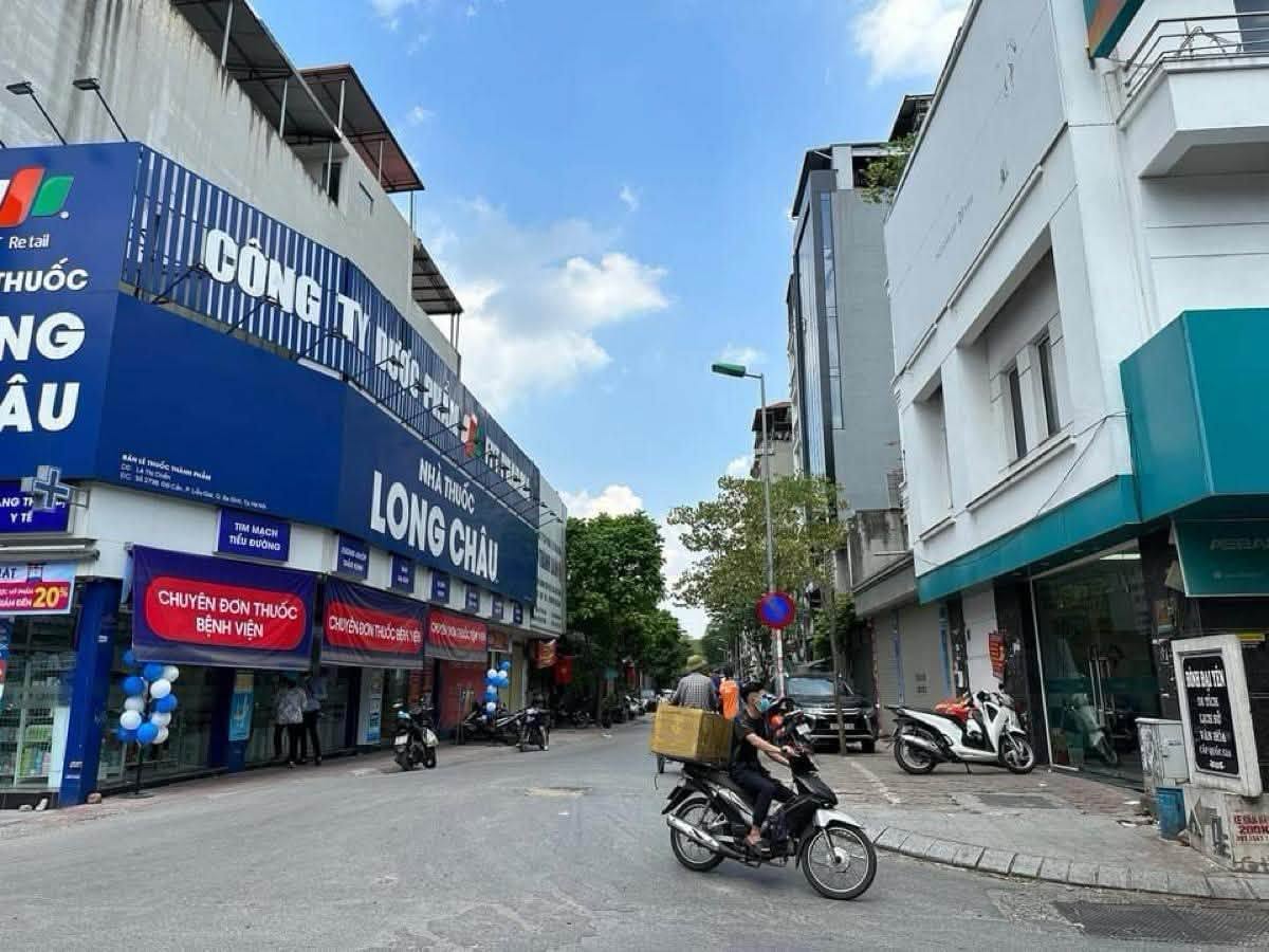 Xung quang kinh doanh sầm uất, khu vực đông dân cư